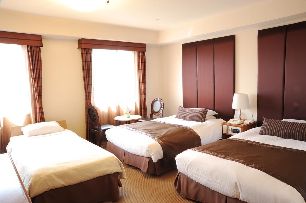 Hotel Yokohama Garden Экстерьер фото