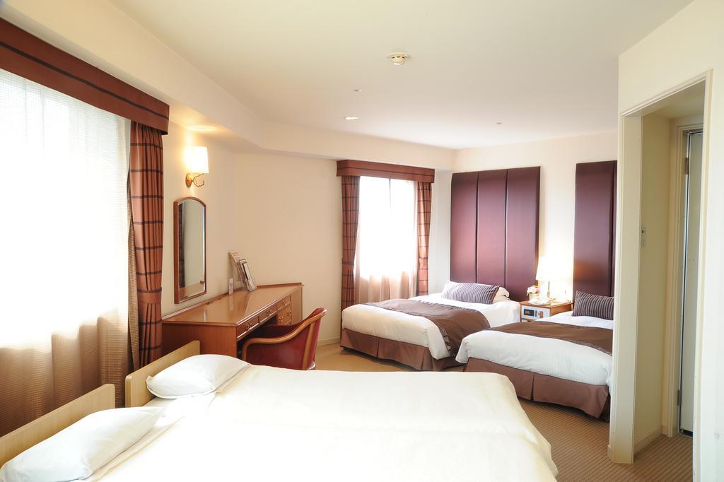 Hotel Yokohama Garden Экстерьер фото