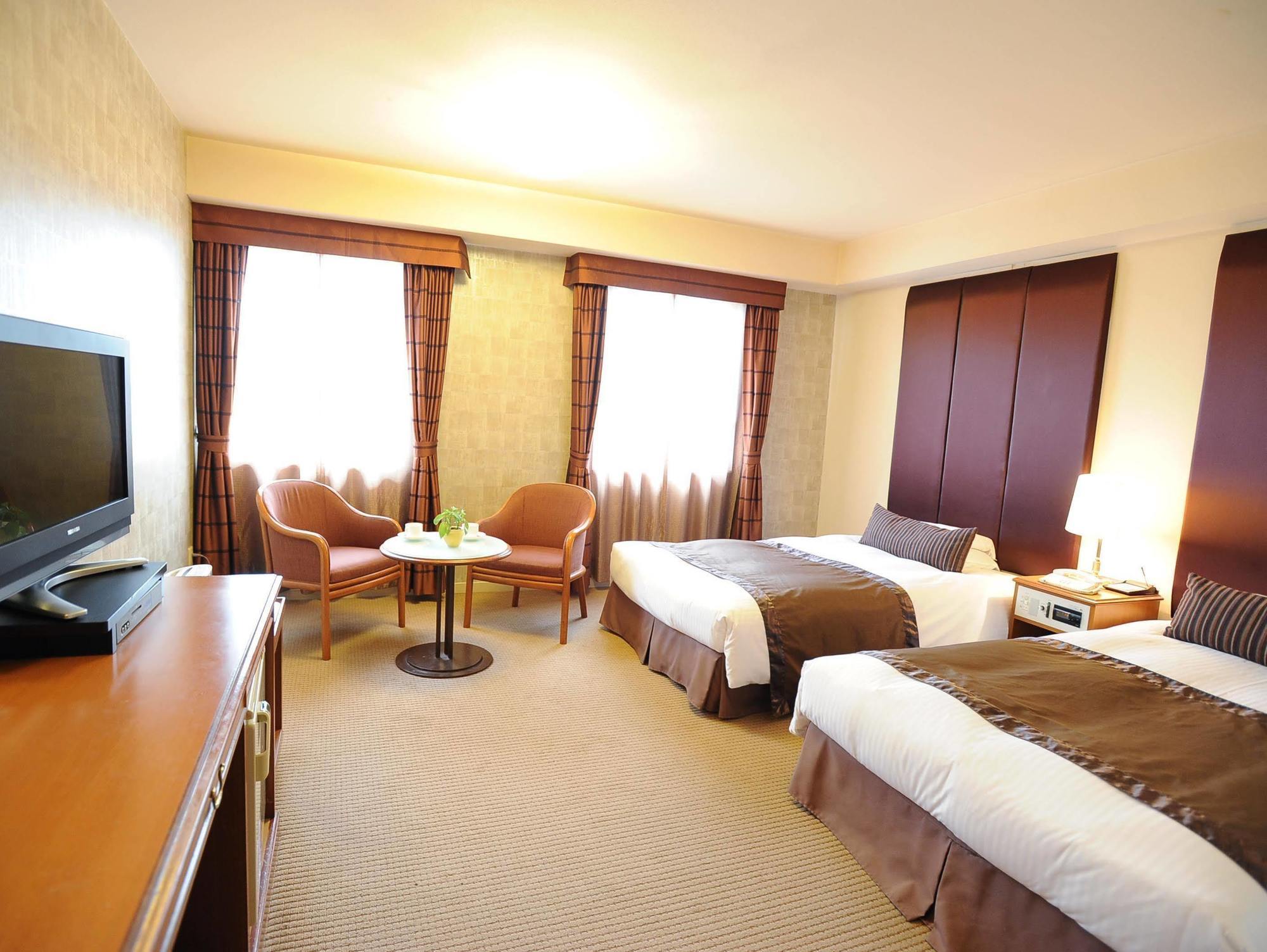 Hotel Yokohama Garden Экстерьер фото