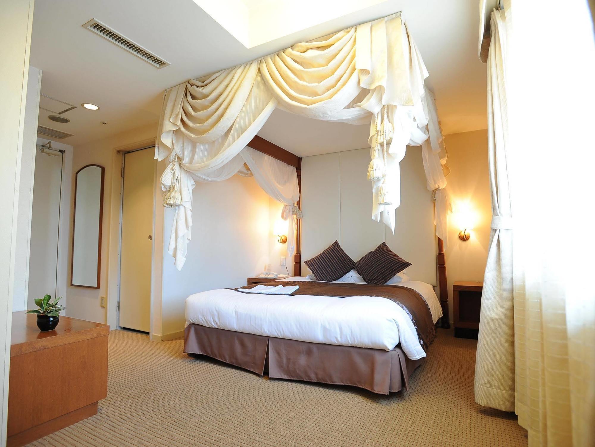 Hotel Yokohama Garden Экстерьер фото
