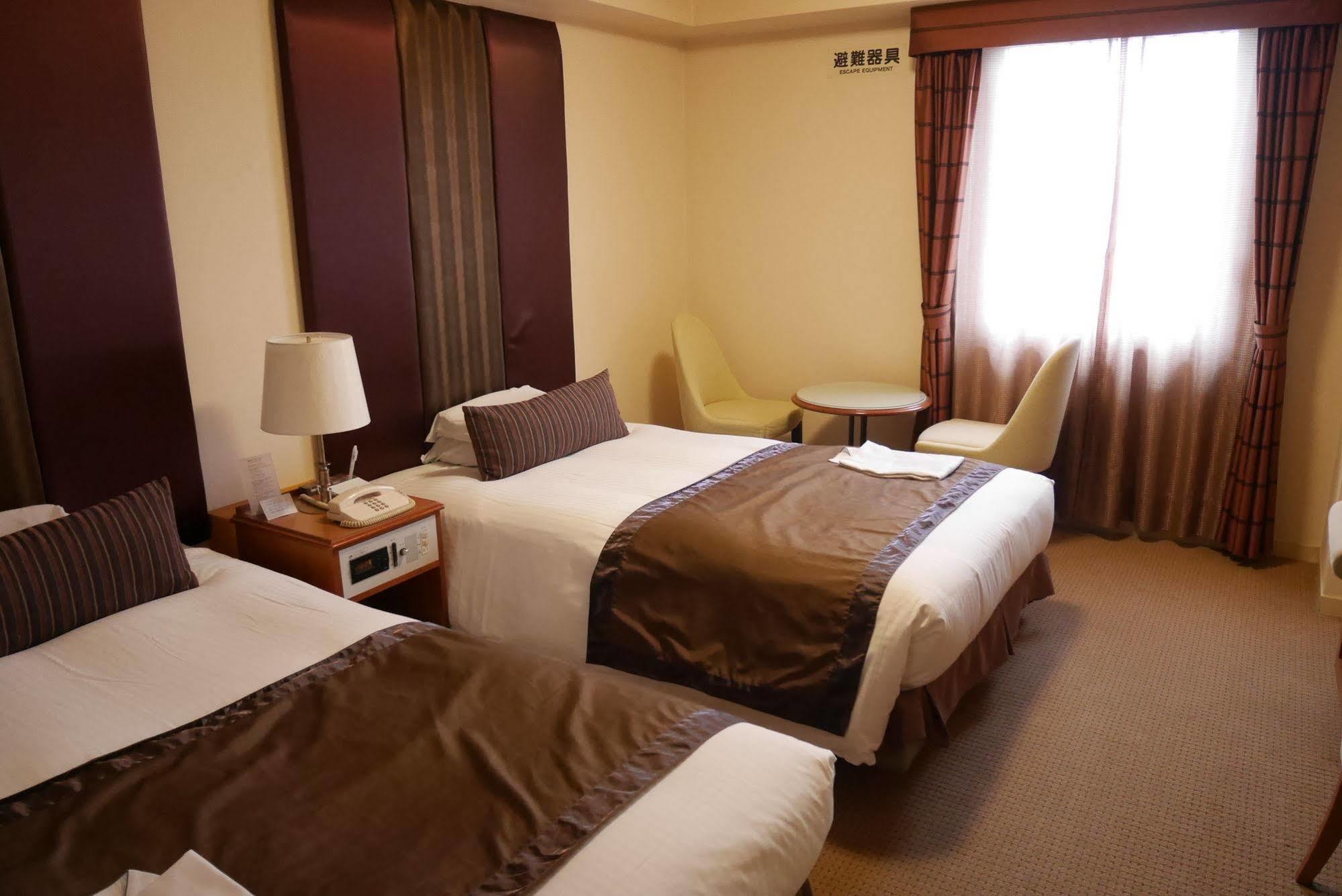 Hotel Yokohama Garden Экстерьер фото