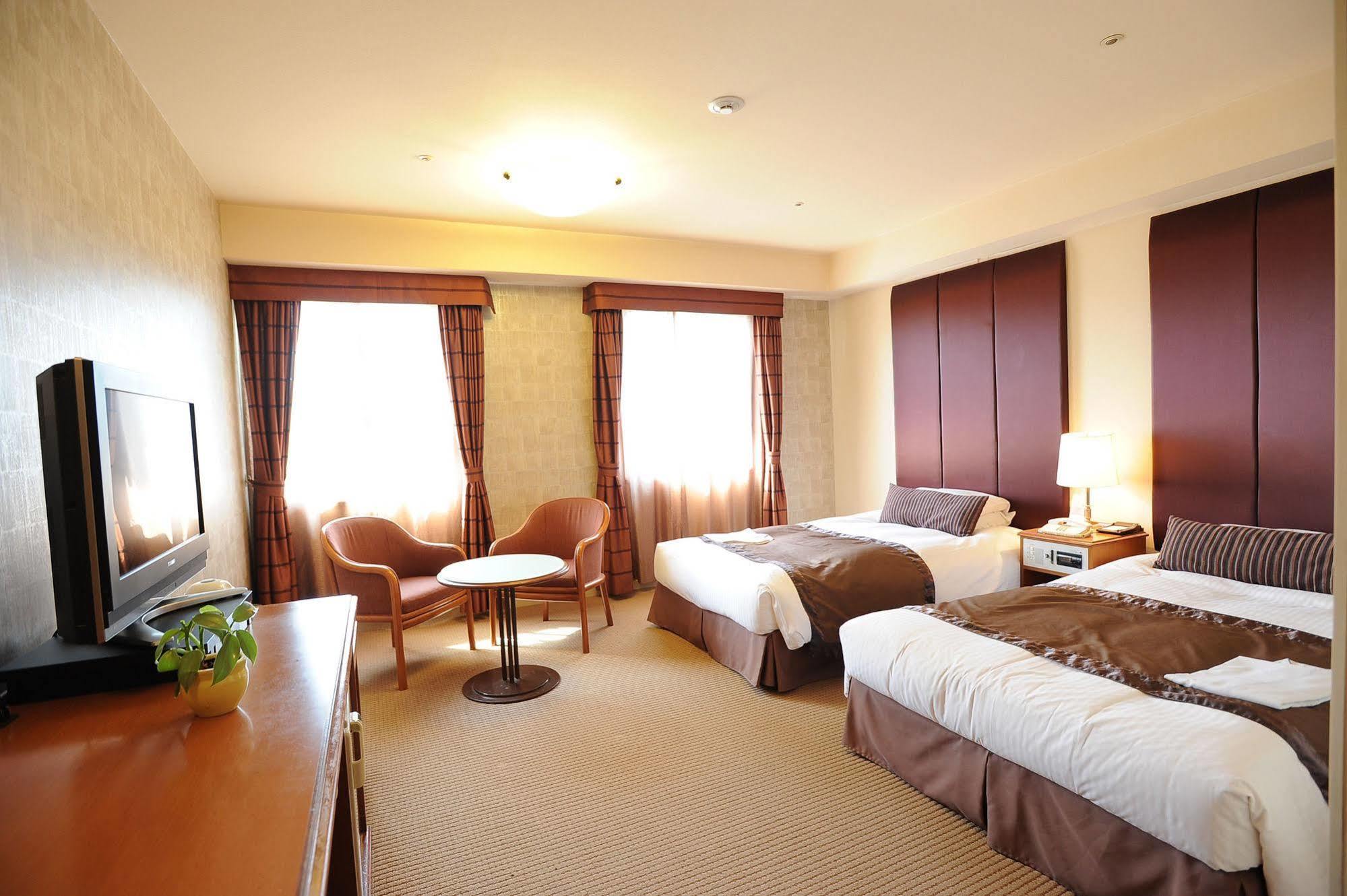 Hotel Yokohama Garden Экстерьер фото