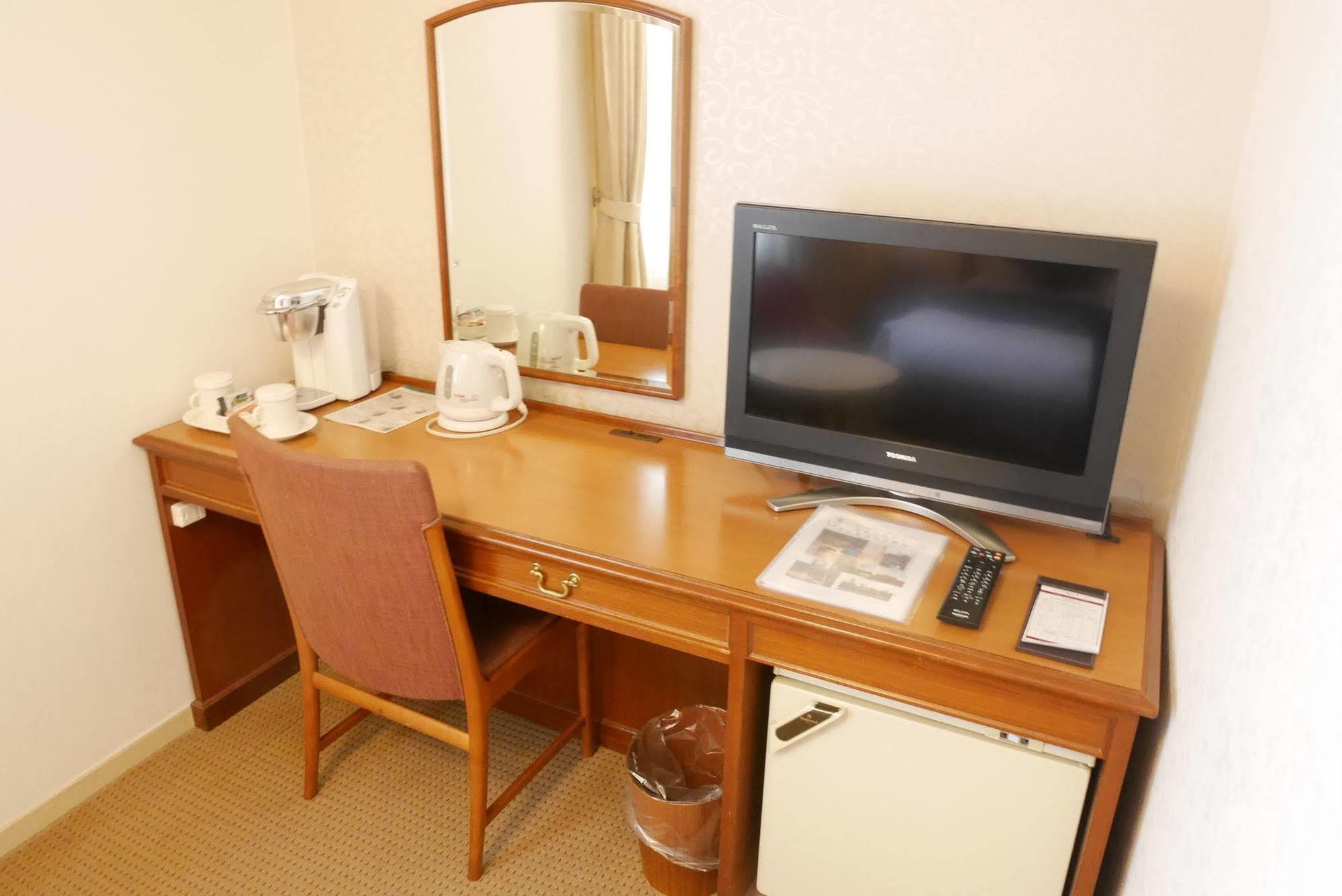 Hotel Yokohama Garden Экстерьер фото