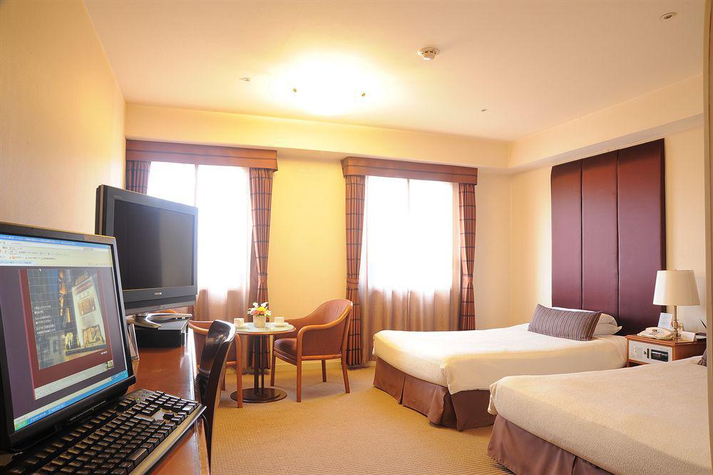 Hotel Yokohama Garden Экстерьер фото