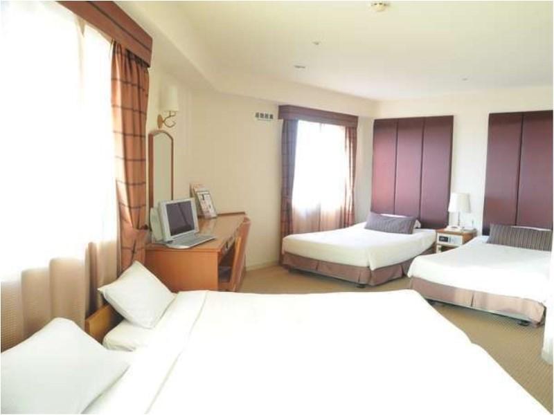 Hotel Yokohama Garden Экстерьер фото